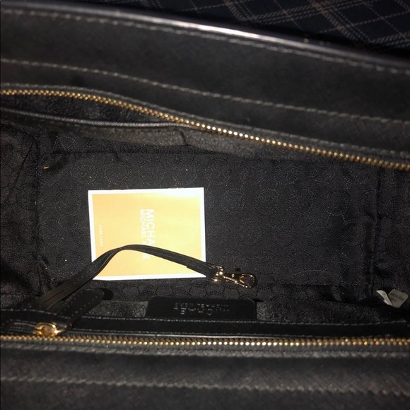 Black Medium Selma Saffiano Leather Handbag - Picture 4 of 7